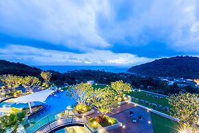 Crest Resort & Pool Villas