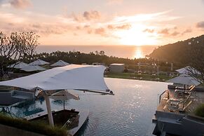 Crest Resort & Pool Villas