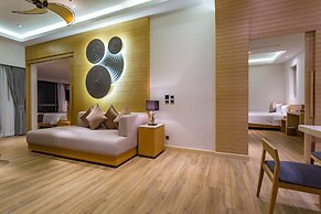 Crest Resort & Pool Villas