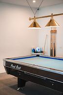 Crest Resort & Pool Villas