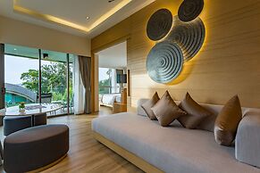 Crest Resort & Pool Villas