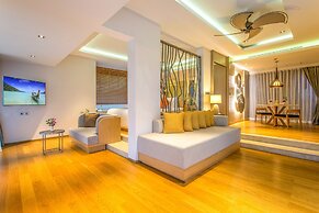 Crest Resort & Pool Villas