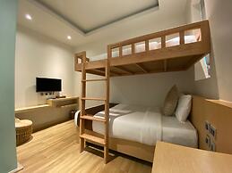 Crest Resort & Pool Villas