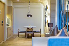 Crest Resort & Pool Villas