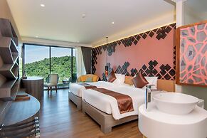 Crest Resort & Pool Villas