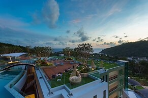 Crest Resort & Pool Villas