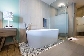 Crest Resort & Pool Villas