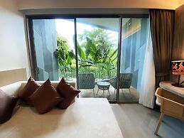 Crest Resort & Pool Villas