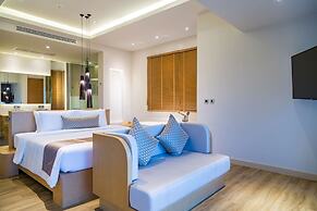 Crest Resort & Pool Villas