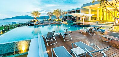 Crest Resort & Pool Villas