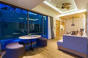 Crest Resort & Pool Villas