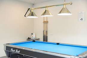 Crest Resort & Pool Villas