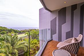 Crest Resort & Pool Villas