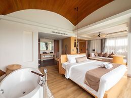 Crest Resort & Pool Villas