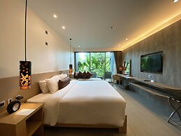 Crest Resort & Pool Villas