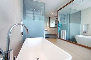 Crest Resort & Pool Villas