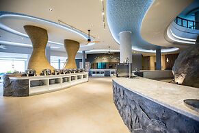 Crest Resort & Pool Villas