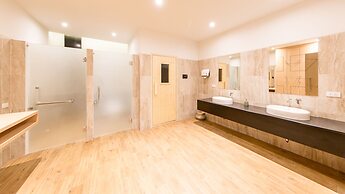 Crest Resort & Pool Villas