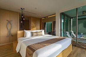 Crest Resort & Pool Villas