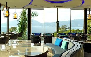 Crest Resort & Pool Villas