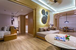 Crest Resort & Pool Villas