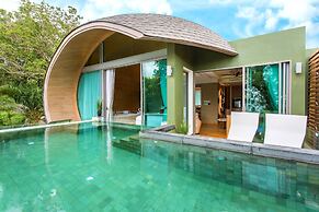 Crest Resort & Pool Villas