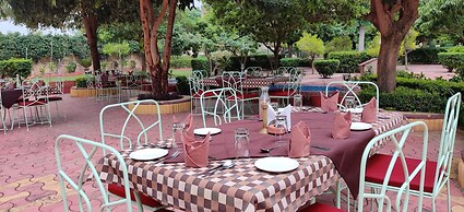 Mulberry Araliayas Resort & Spa