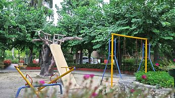 Mulberry Araliayas Resort & Spa