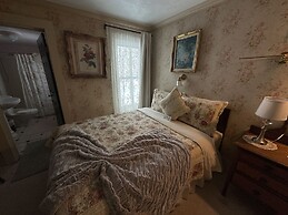 The Alma House Inn