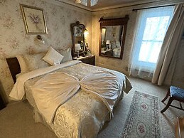 The Alma House Inn