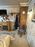 The Alma House Inn