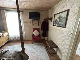 The Alma House Inn