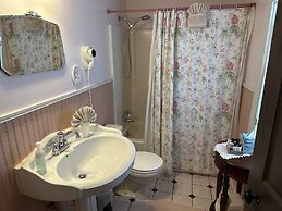 The Alma House Inn