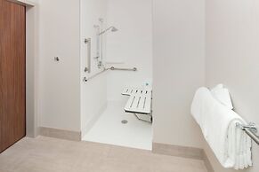 Holiday Inn Express and Suites Detroit/Sterling Heights by IHG