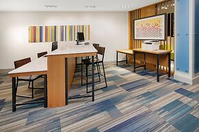 Holiday Inn Express and Suites Detroit/Sterling Heights by IHG