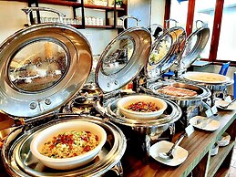 The Sixteenth Naiyang Beach Hotel