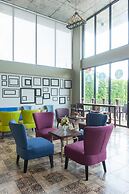 The Sixteenth Naiyang Beach Hotel