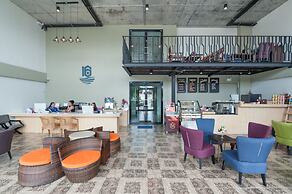 The Sixteenth Naiyang Beach Hotel