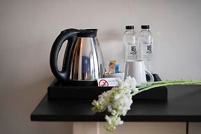 The Sixteenth Naiyang Beach Hotel