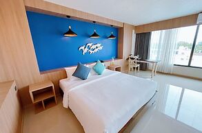 The Sixteenth Naiyang Beach Hotel