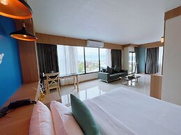 The Sixteenth Naiyang Beach Hotel
