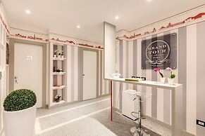 Grand Tour Rome Suites - Liberty Collection