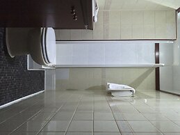 London Continental Hotel