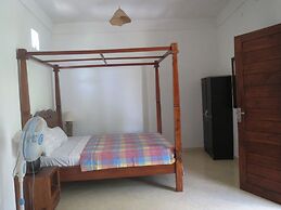 Amed Sari Beach Guesthouse