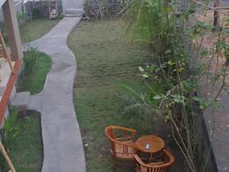 Amed Sari Beach Guesthouse