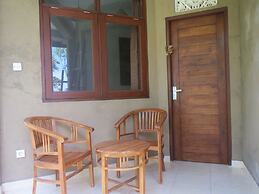 Amed Sari Beach Guesthouse