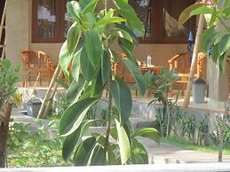 Amed Sari Beach Guesthouse