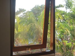 Amed Sari Beach Guesthouse