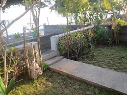 Amed Sari Beach Guesthouse