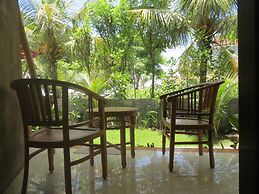 Amed Sari Beach Guesthouse